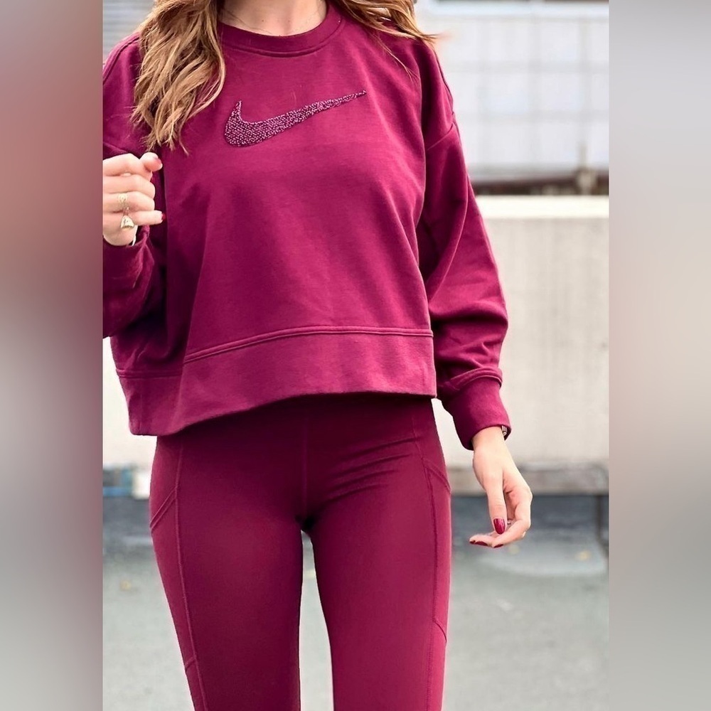 Nike Cropped Maroon Red Burgundy Sweatshirt Big Logo Carpet Swoosh Women’s XS